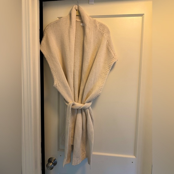 Sabelyn Kimono sweater. 100% cashmere. Size M. New with tags. Cream color